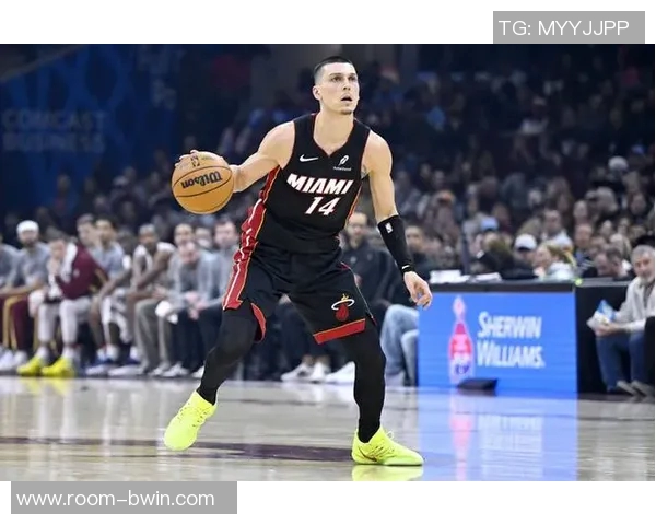 希罗表现平平15投仅中7罚球全中却正负值惨淡25球队失利成焦点 希罗表现平平15投仅中7罚球全中却正负值惨淡25球队失利成焦点